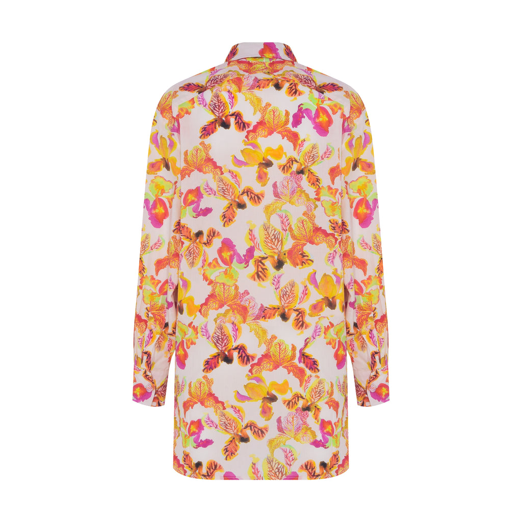 Vista traseira da Camisa Ruth Íris Branca em tricoline 100% algodão com modelagem ampla e estampa floral exclusiva.