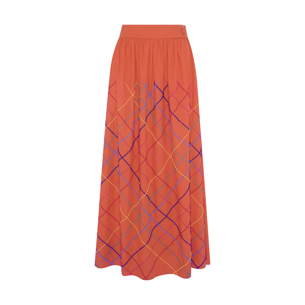 Saia longa Vera Listras laranja em tricoline de algodão com listras bordadas à mão em miçangas multicoloridas.