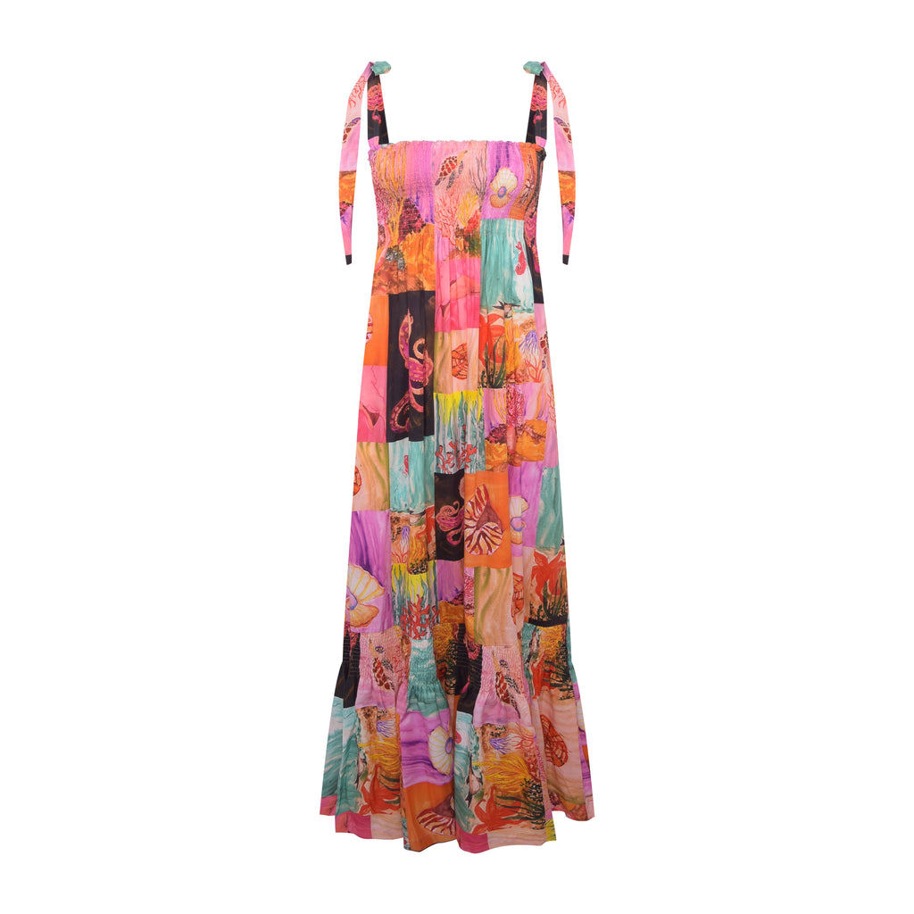 ista frontal do Vestido 'Maria' Mar Rosa da Alix com estampa multicolorida. Vestido longo feminino 100% algodão com alças ajustáveis.